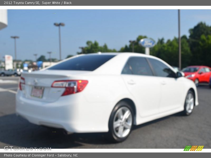 Super White / Black 2012 Toyota Camry SE