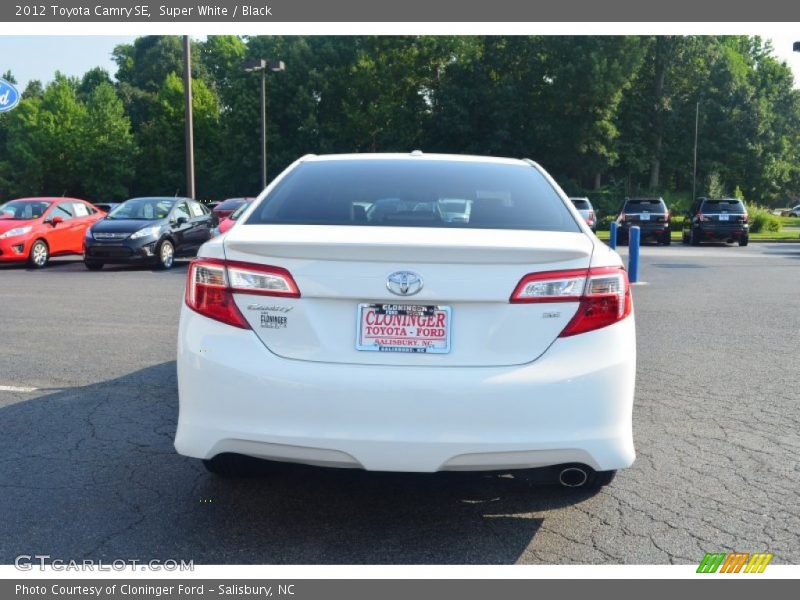 Super White / Black 2012 Toyota Camry SE