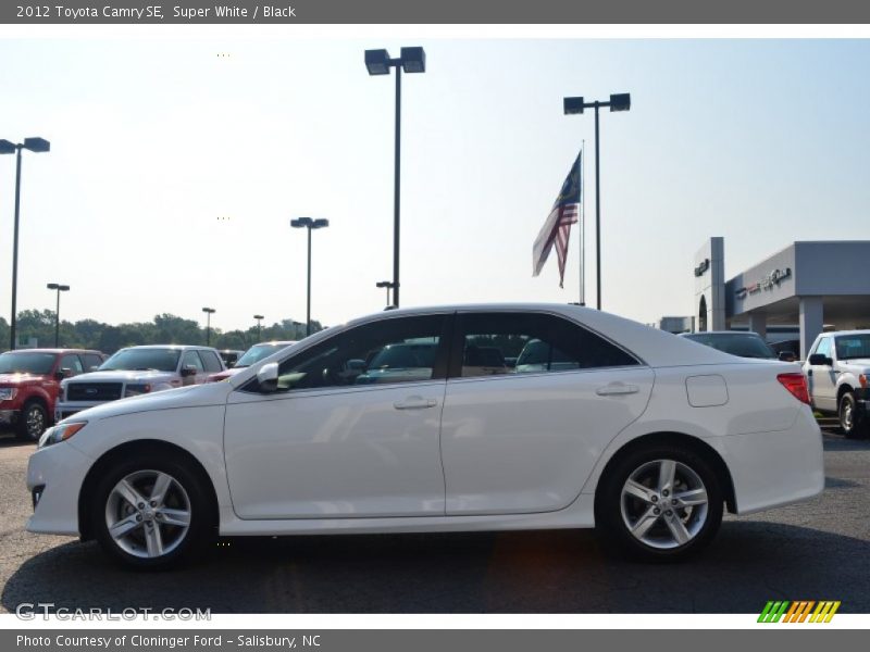 Super White / Black 2012 Toyota Camry SE