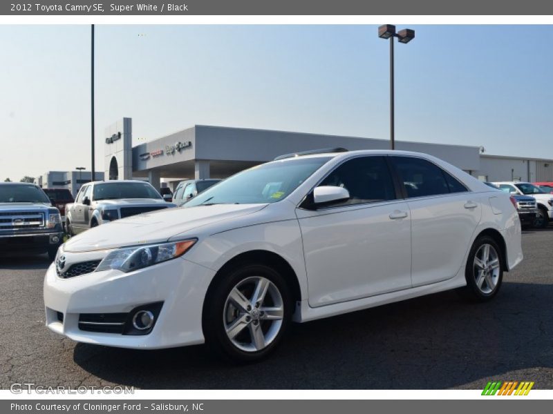 Super White / Black 2012 Toyota Camry SE