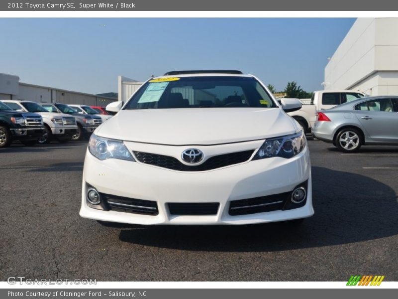 Super White / Black 2012 Toyota Camry SE