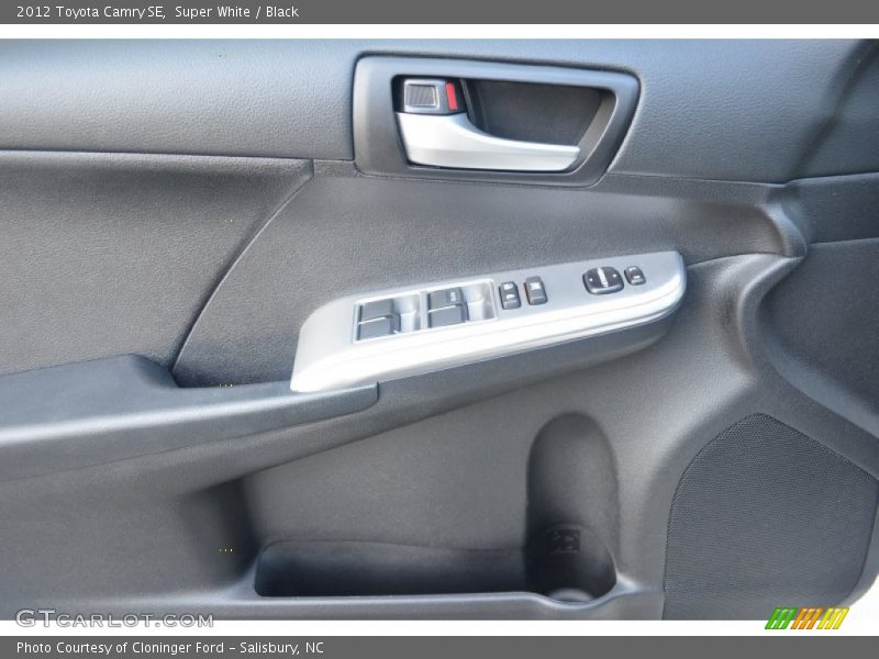 Super White / Black 2012 Toyota Camry SE