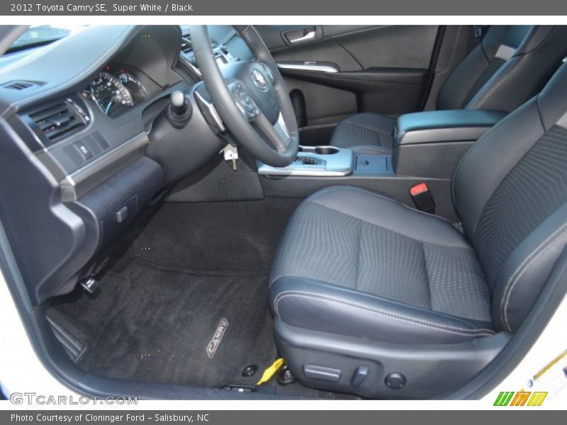 Super White / Black 2012 Toyota Camry SE