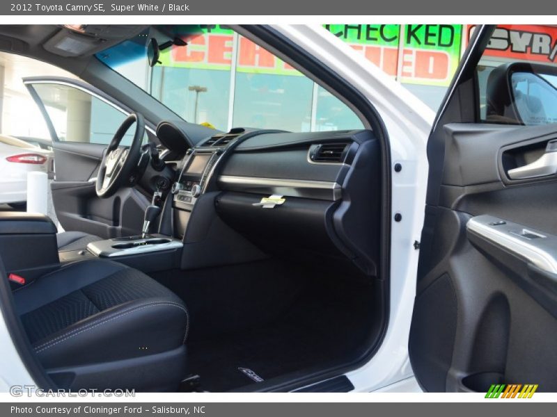 Super White / Black 2012 Toyota Camry SE