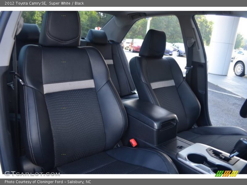 Super White / Black 2012 Toyota Camry SE