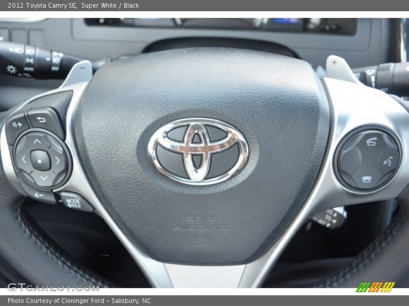 Super White / Black 2012 Toyota Camry SE