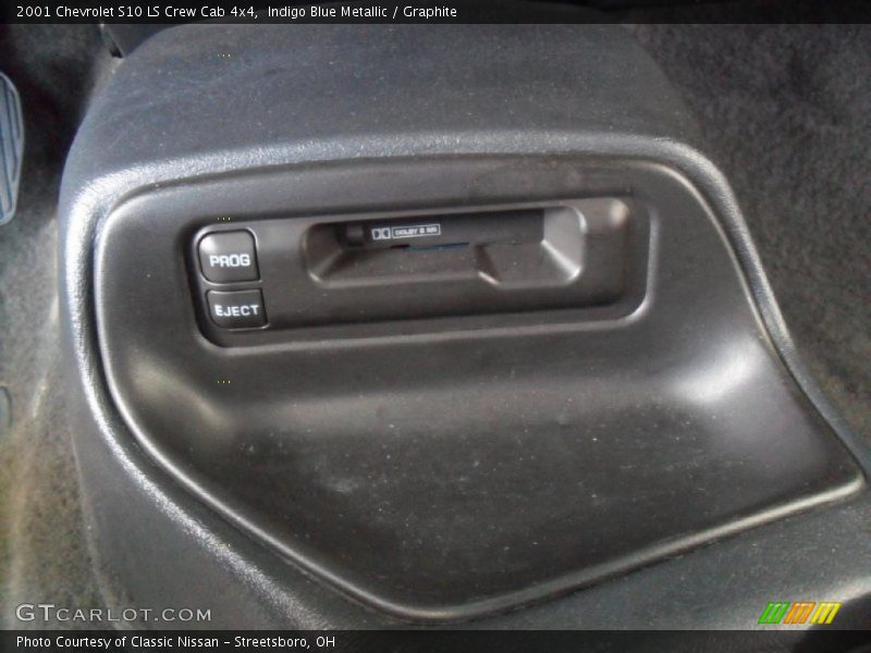 Indigo Blue Metallic / Graphite 2001 Chevrolet S10 LS Crew Cab 4x4