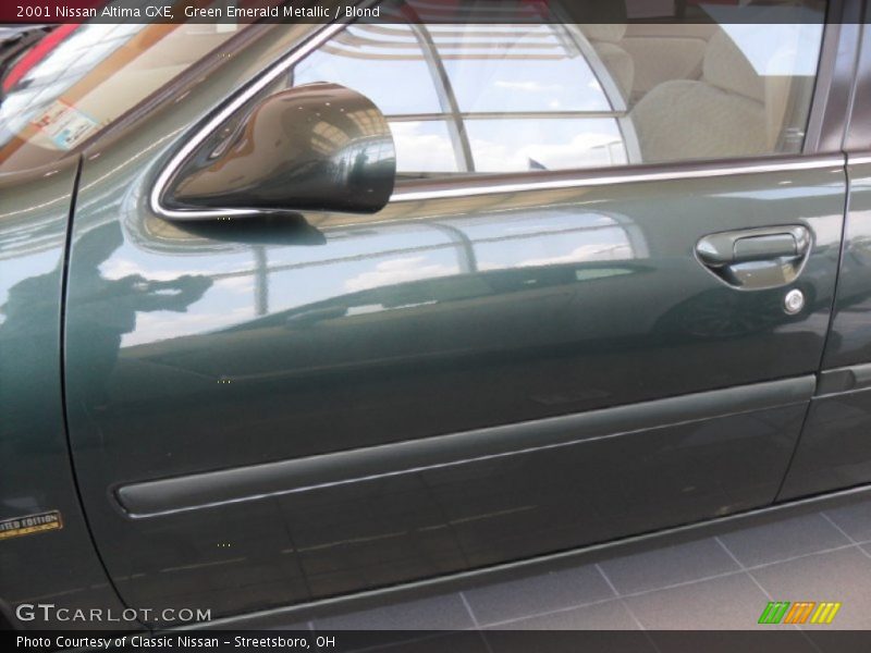 Green Emerald Metallic / Blond 2001 Nissan Altima GXE
