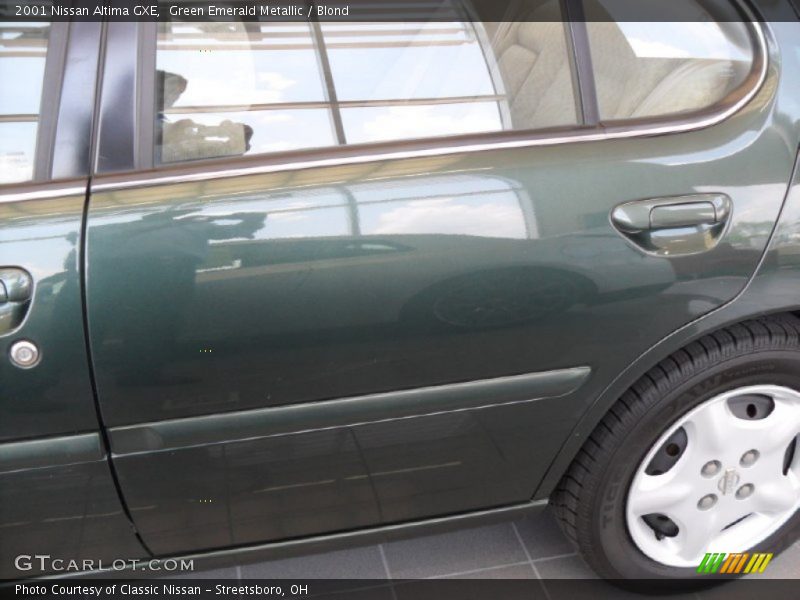 Green Emerald Metallic / Blond 2001 Nissan Altima GXE