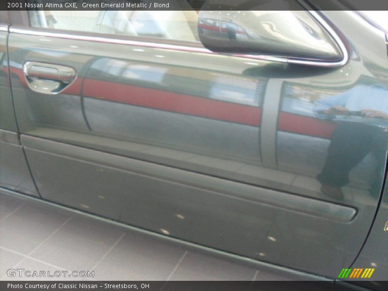 Green Emerald Metallic / Blond 2001 Nissan Altima GXE