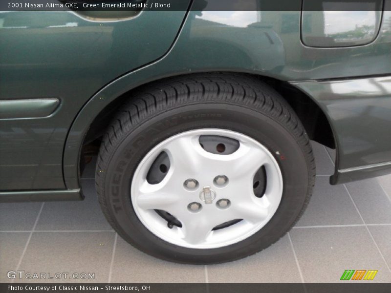 Green Emerald Metallic / Blond 2001 Nissan Altima GXE