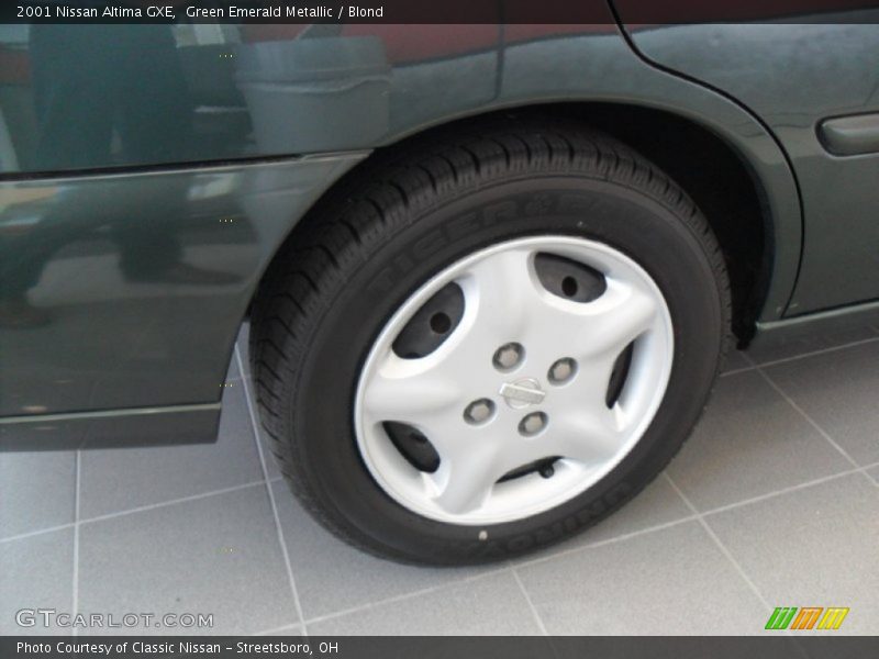 Green Emerald Metallic / Blond 2001 Nissan Altima GXE
