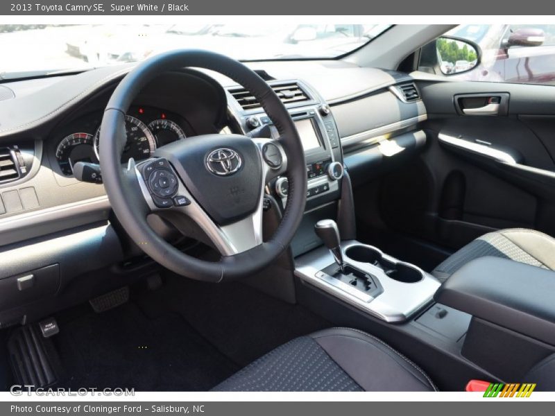 Super White / Black 2013 Toyota Camry SE