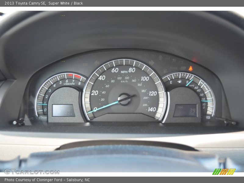 Super White / Black 2013 Toyota Camry SE