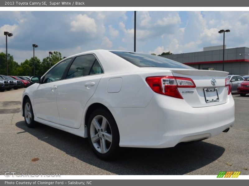 Super White / Black 2013 Toyota Camry SE