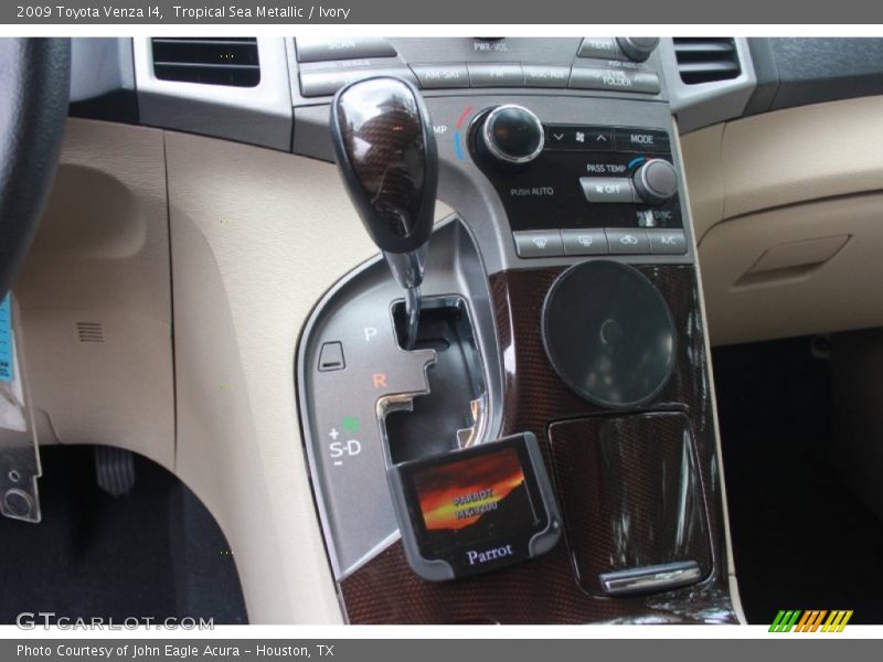 Tropical Sea Metallic / Ivory 2009 Toyota Venza I4