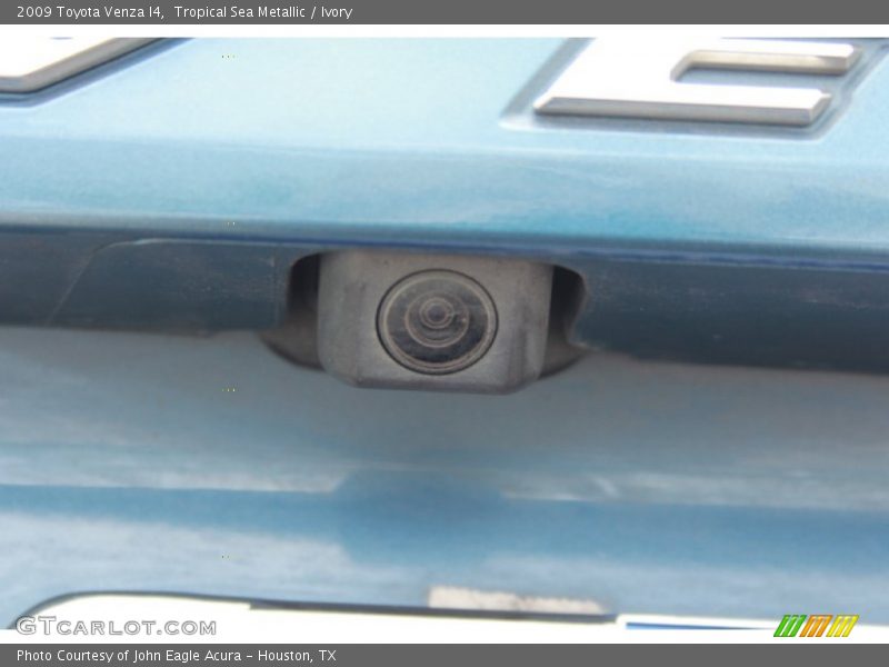 Tropical Sea Metallic / Ivory 2009 Toyota Venza I4