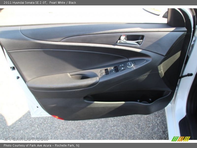 Pearl White / Black 2011 Hyundai Sonata SE 2.0T