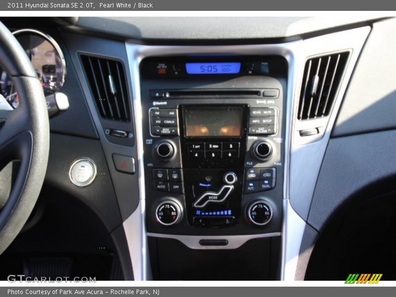 Pearl White / Black 2011 Hyundai Sonata SE 2.0T