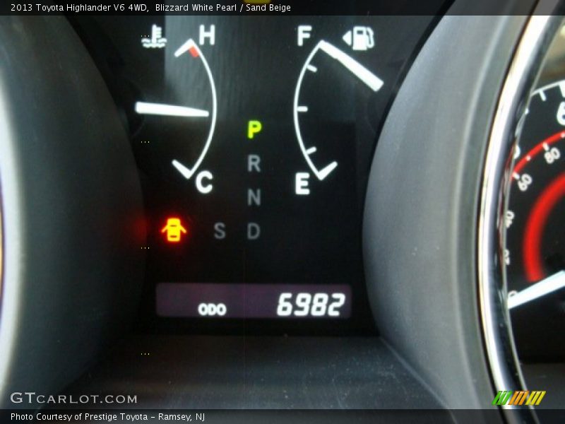 Blizzard White Pearl / Sand Beige 2013 Toyota Highlander V6 4WD