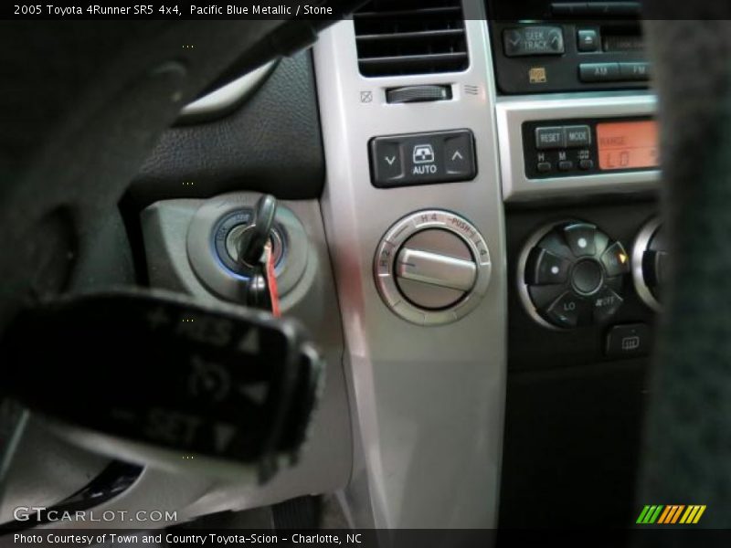 Pacific Blue Metallic / Stone 2005 Toyota 4Runner SR5 4x4