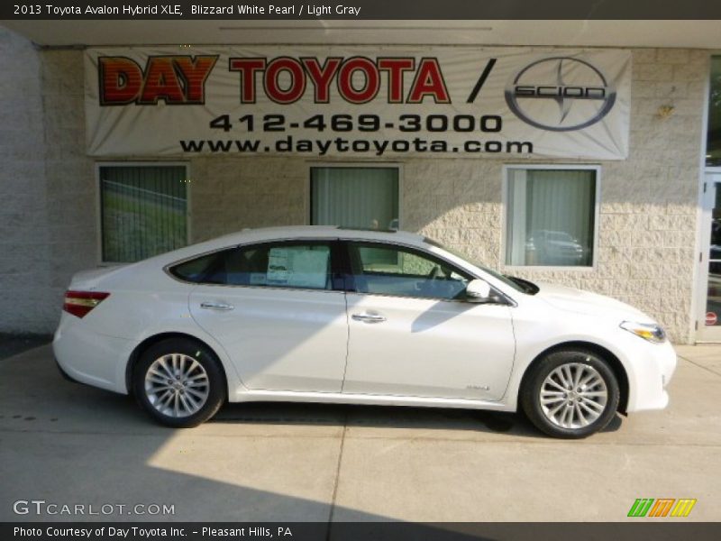 Blizzard White Pearl / Light Gray 2013 Toyota Avalon Hybrid XLE