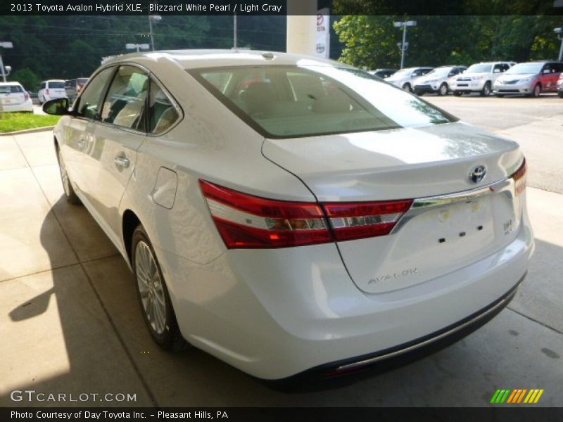 Blizzard White Pearl / Light Gray 2013 Toyota Avalon Hybrid XLE