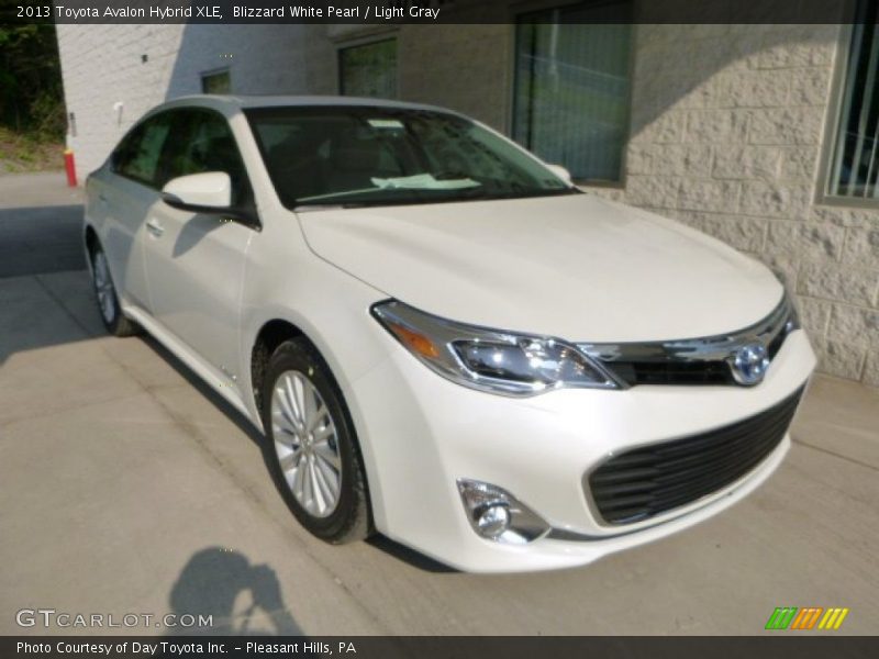 Blizzard White Pearl / Light Gray 2013 Toyota Avalon Hybrid XLE