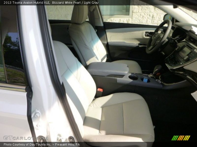 Blizzard White Pearl / Light Gray 2013 Toyota Avalon Hybrid XLE