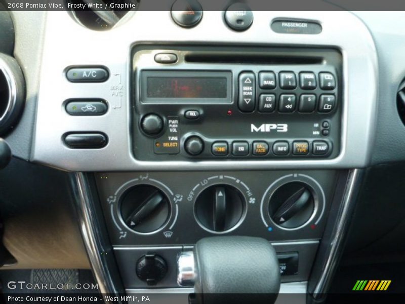 Frosty White / Graphite 2008 Pontiac Vibe