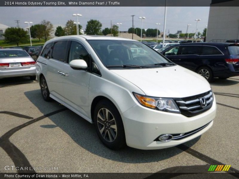 Front 3/4 View of 2014 Odyssey Touring Elite