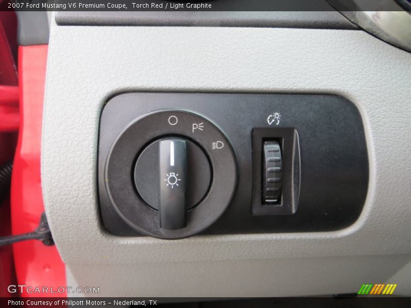Controls of 2007 Mustang V6 Premium Coupe
