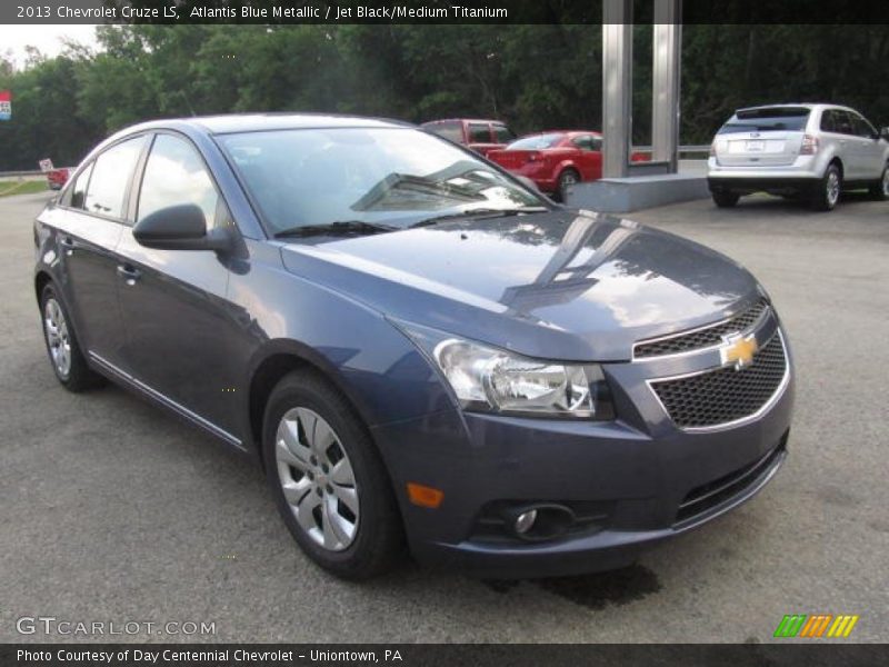 Front 3/4 View of 2013 Cruze LS