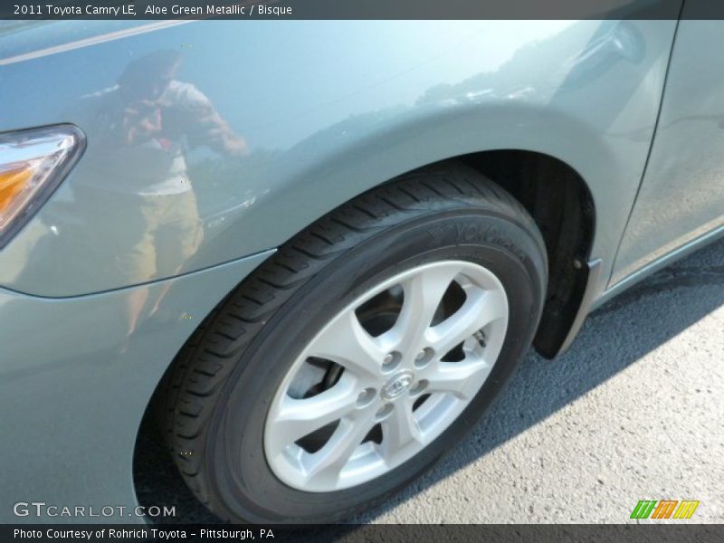 Aloe Green Metallic / Bisque 2011 Toyota Camry LE
