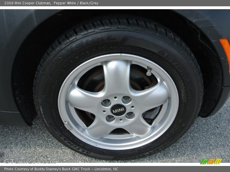 Pepper White / Black/Grey 2009 Mini Cooper Clubman