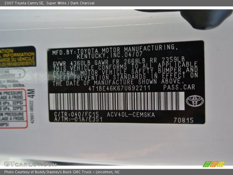 Super White / Dark Charcoal 2007 Toyota Camry SE
