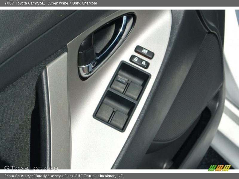 Super White / Dark Charcoal 2007 Toyota Camry SE