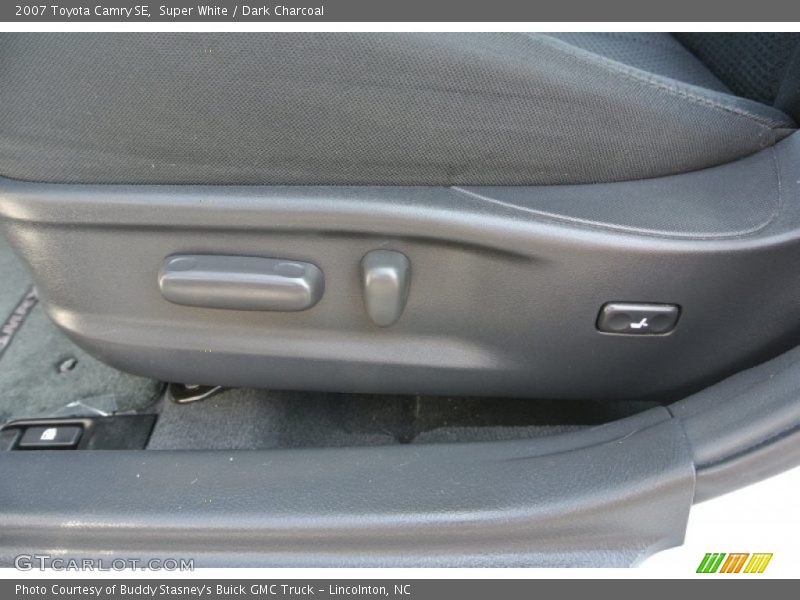 Super White / Dark Charcoal 2007 Toyota Camry SE