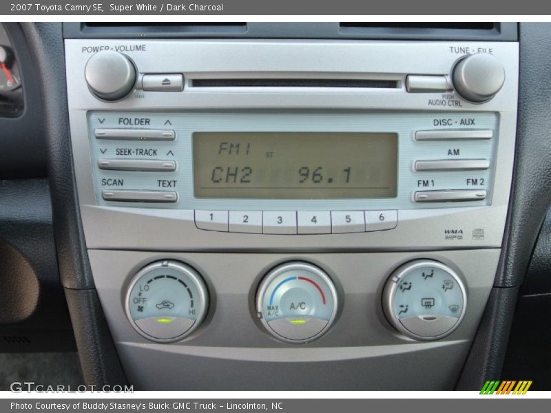 Super White / Dark Charcoal 2007 Toyota Camry SE