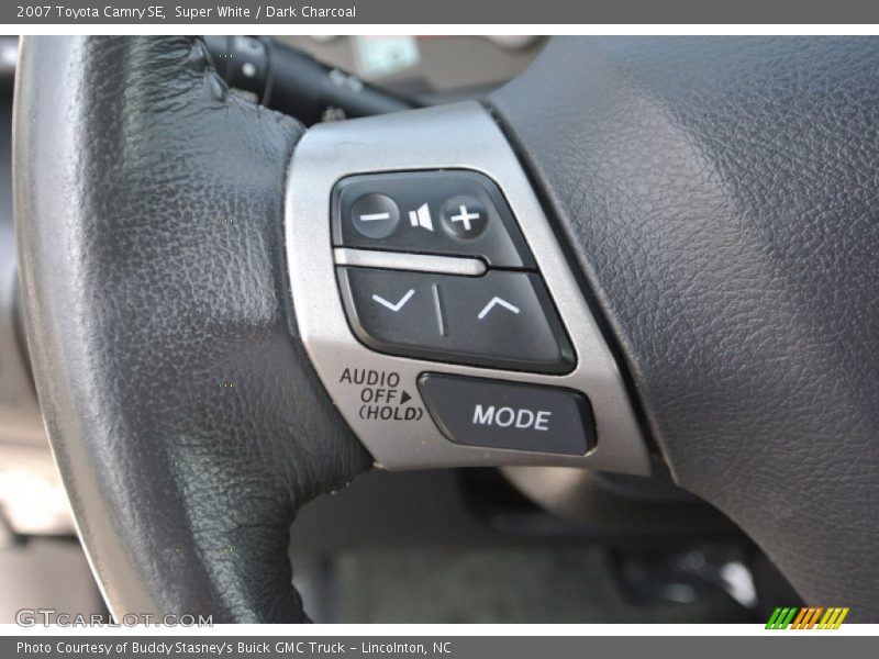 Super White / Dark Charcoal 2007 Toyota Camry SE