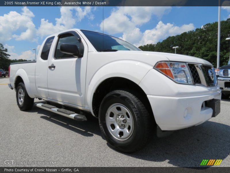Front 3/4 View of 2005 Frontier XE King Cab