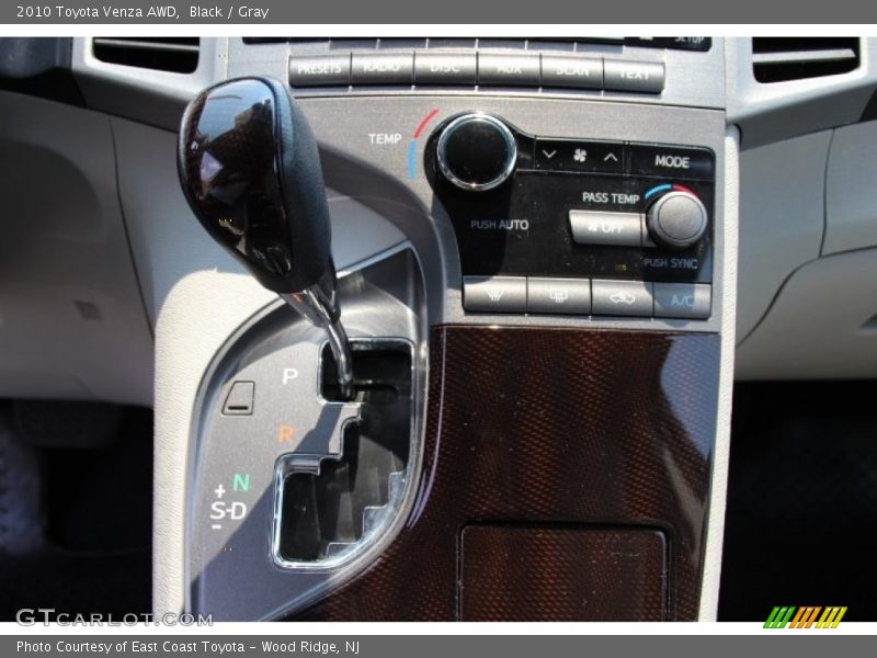 Black / Gray 2010 Toyota Venza AWD