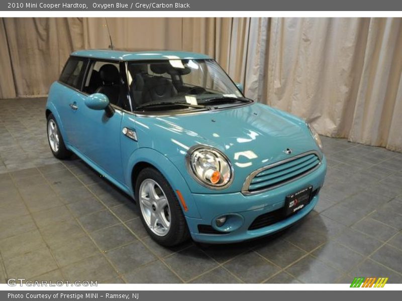 Front 3/4 View of 2010 Cooper Hardtop