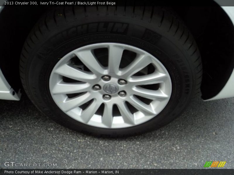 Ivory Tri-Coat Pearl / Black/Light Frost Beige 2013 Chrysler 300