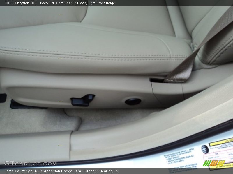 Ivory Tri-Coat Pearl / Black/Light Frost Beige 2013 Chrysler 300