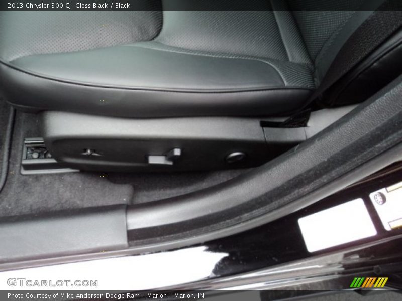 Gloss Black / Black 2013 Chrysler 300 C