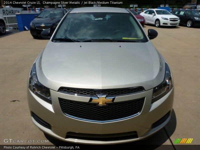Champagne Silver Metallic / Jet Black/Medium Titanium 2014 Chevrolet Cruze LS