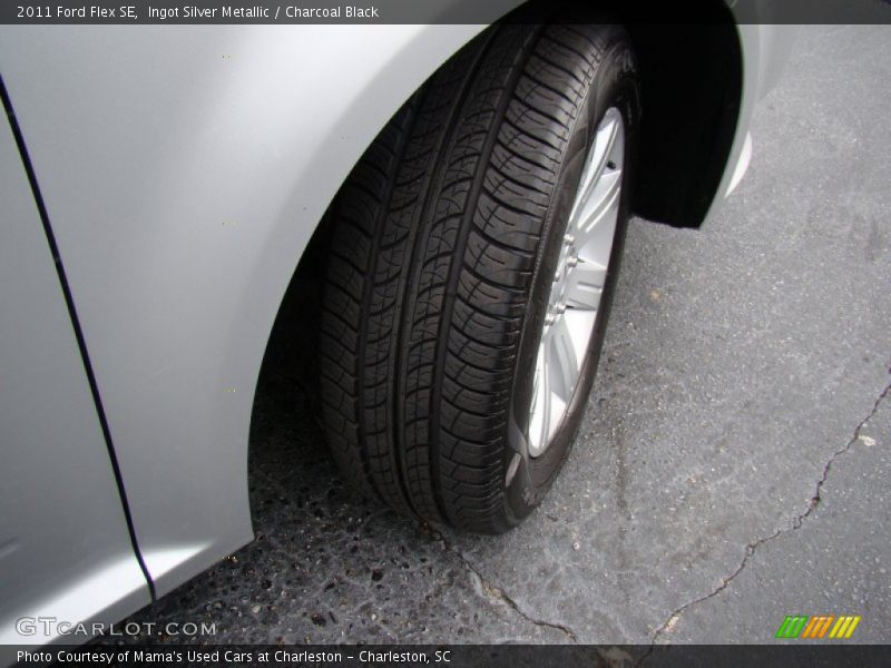 Ingot Silver Metallic / Charcoal Black 2011 Ford Flex SE