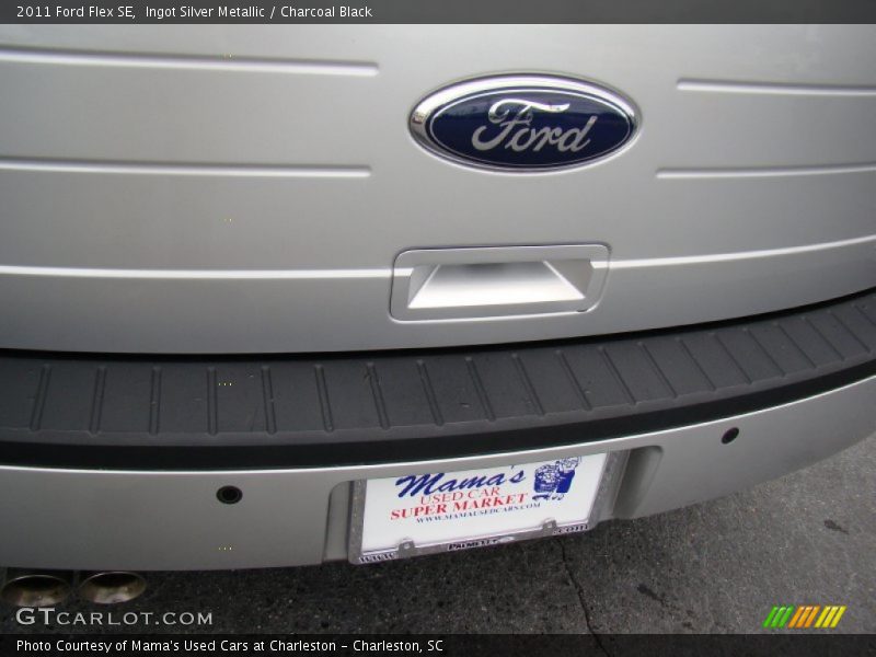 Ingot Silver Metallic / Charcoal Black 2011 Ford Flex SE
