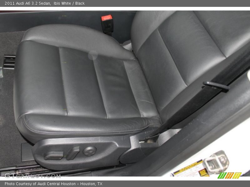 Ibis White / Black 2011 Audi A6 3.2 Sedan